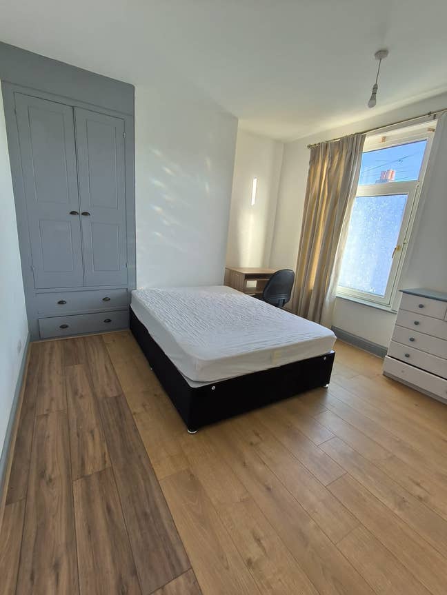  big room five minutes walking distance to station Main Photo