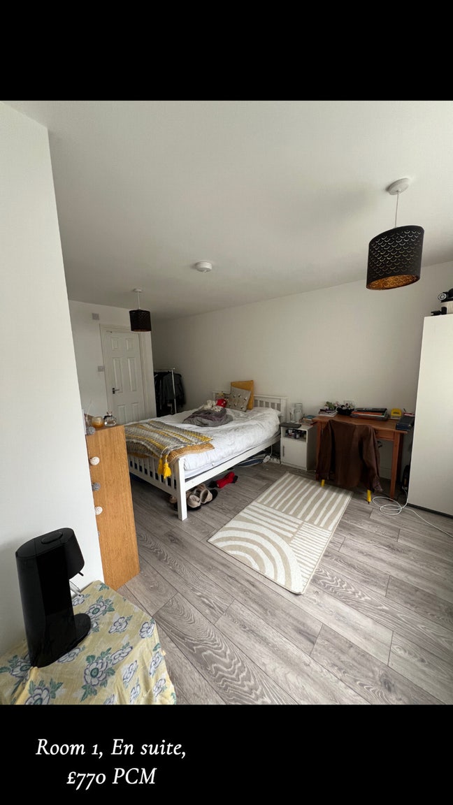 4 bedroom house with drive and spacious garden  Main Photo