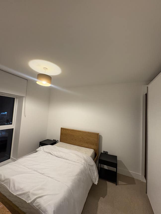 Room available for short let with extension  Main Photo