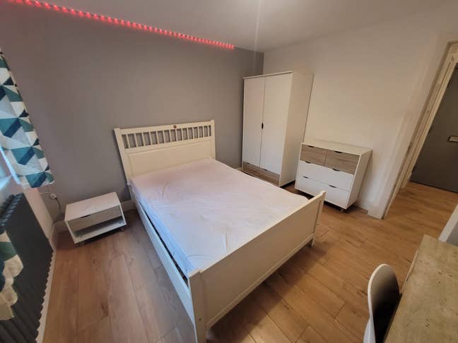 Large Double & Single Bedroom Located In Westferry Main Photo