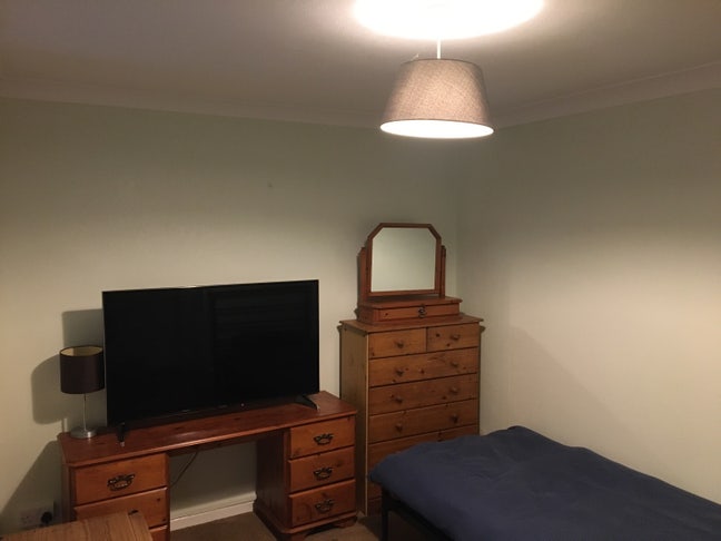 1 single bedroom Main Photo