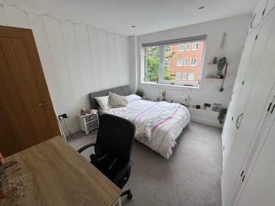 [24th July & August] Room in Hyde park sublet Main Photo
