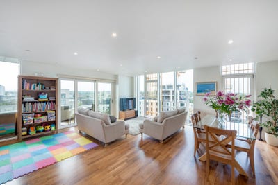 Immaculate Three Double Bedroom Apartment SW18 Main Photo