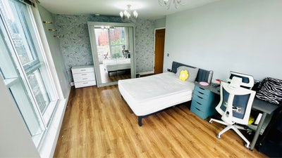 Large Double+Balcony+RiverView+Gym+Bills included Main Photo