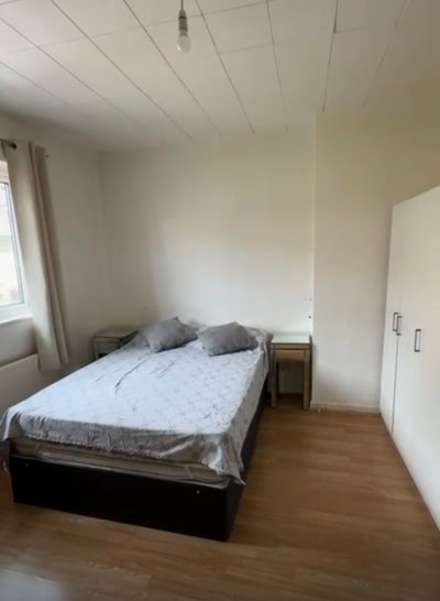 Female sharing room Main Photo
