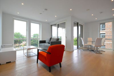 2 Double Bedroom Apartment - SE17 Main Photo