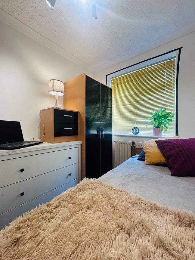 Small single room In Sandhurst  furnished Main Photo
