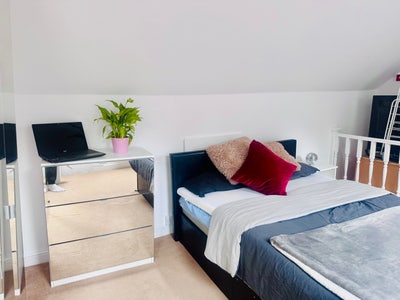 Large Attic room available  Main Photo