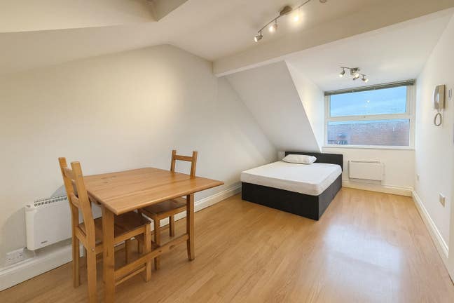 Modern Loft-Style Studio Near Archway Tube Main Photo
