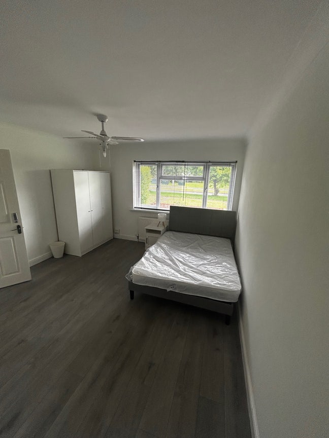 Just one room left!!   Main Photo