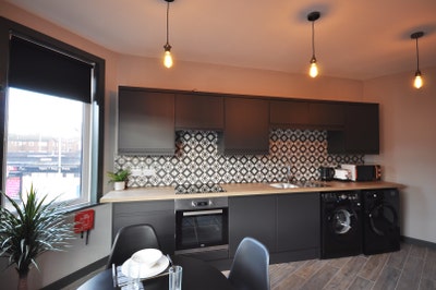 Whole House - 5Bed/2Bath - Bramley - LS13 Main Photo