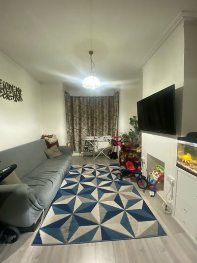 4 bedroom+living Room+garden@East Ham Main Photo