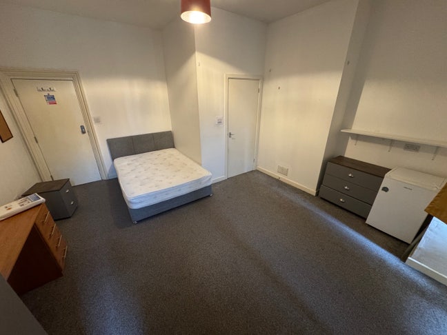 1 Single & 1 Double En-Suite Room in Central Dover Main Photo