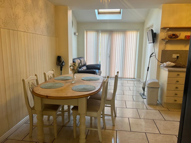 Single room available  Main Photo