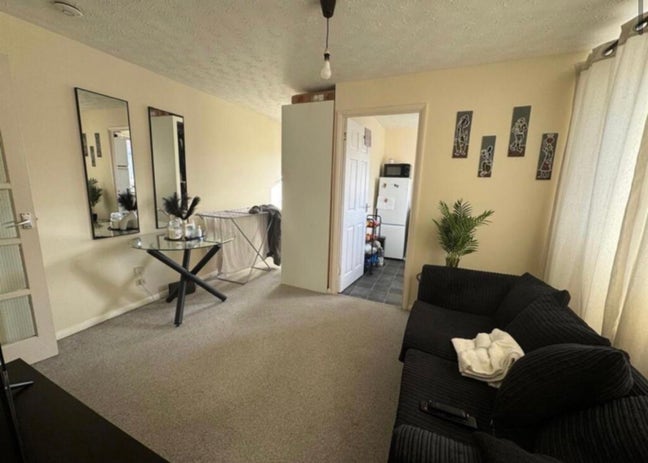 Studio Flat Available Dagenham RM10 *.* Main Photo