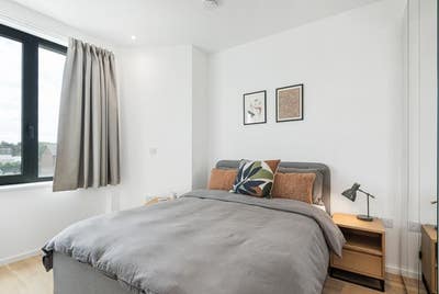 2 Bed Standard | Stylish 2 Bedroom Apartment in Re Main Photo