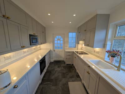 En-suite annex with own front door. Near WD Stn. Main Photo