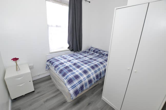 Room Available Next to Shreditch E2 - July Main Photo