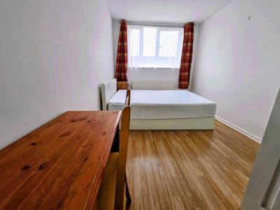 Bright double bedroom for single occupancy  Main Photo