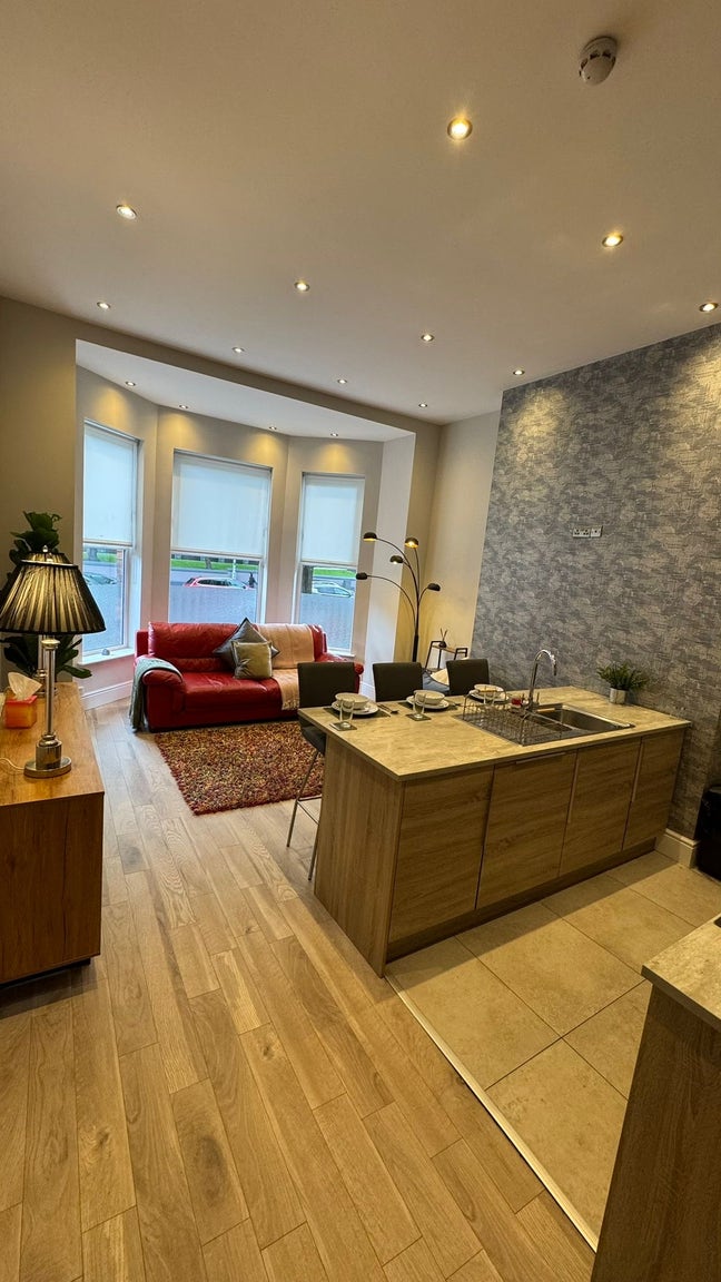 ** Ground Floor Luxury Apt Malone Road **  Main Photo