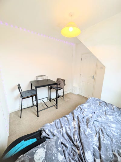 Single room in 6 bed house Main Photo