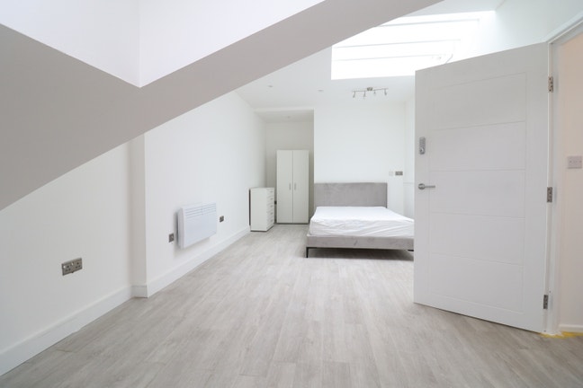 ⚡Master Ensuite + Double Room by Elizabeth Line!⚡ Main Photo