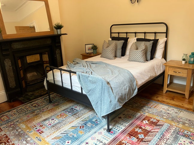 Large double room in fabulous Victorian  house Main Photo