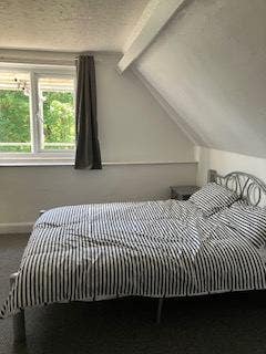 Ensuite room to rent in Dudley Main Photo