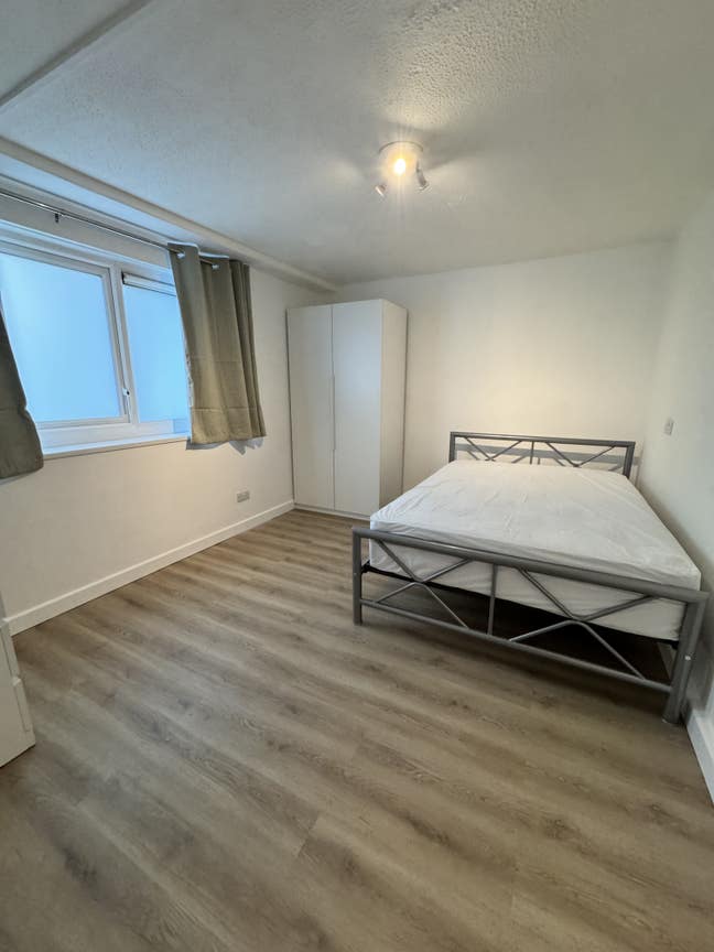 Spacey double room friendly house, Shepherds Bush Main Photo