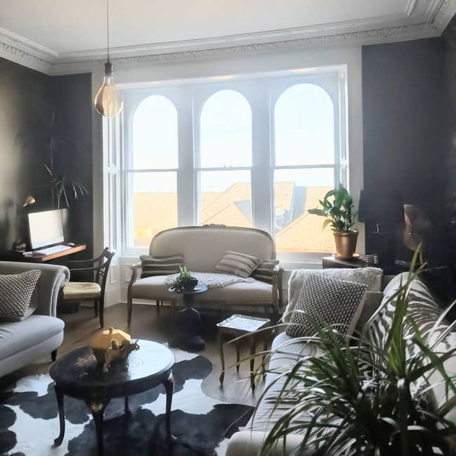 Beautiful apartment with river views  Main Photo