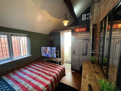 5-Star Designer En-Suite 5Mins to Town Center Main Photo