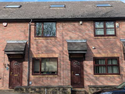 Spacious double room near Hillsborough Park Main Photo