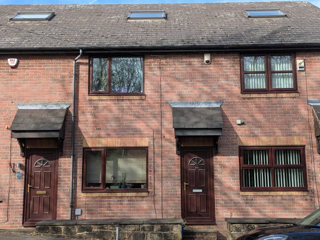 Spacious double room near Hillsborough Park Main Photo