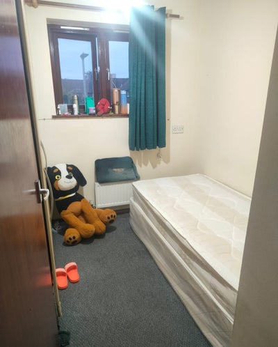 Single Room Available For Rent Main Photo