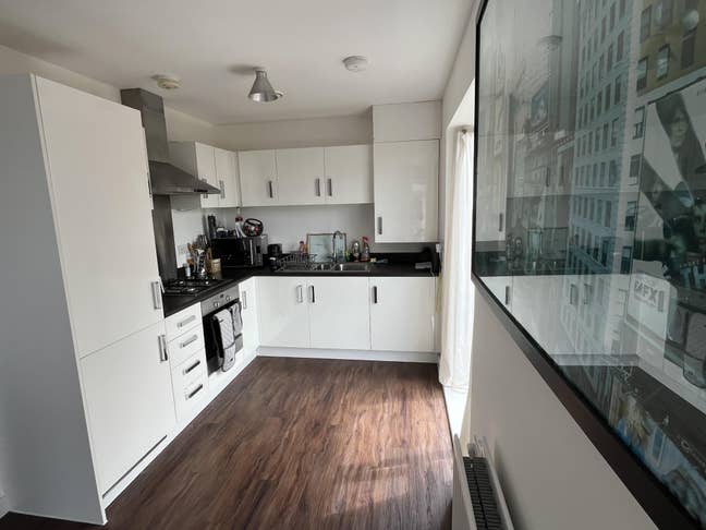 Quiet central desirable development. Main Photo