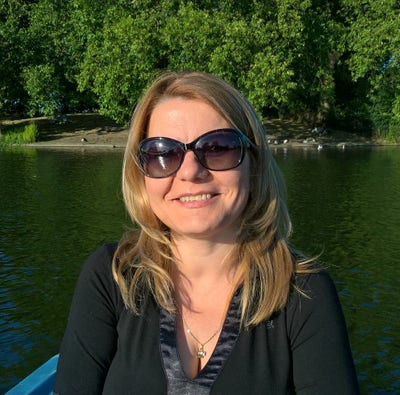 Female seeks a furnished  studio flat Main Photo
