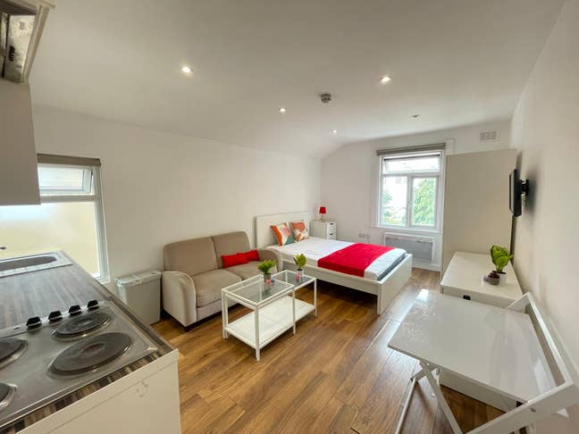 Studio Apartment Available 10 August Main Photo