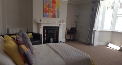 All bills inc, HPC bus 3 mins, 1 x large en-suite Main Photo