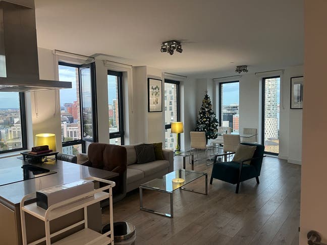 Single bedroom in Luxury apartment  Main Photo