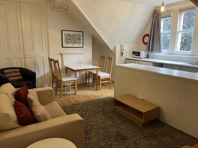 Far Headingley 2 bed flat free off st parking  Main Photo