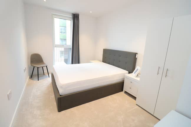 Modern Rooms with Gym Next to Elizabeth Line  Main Photo