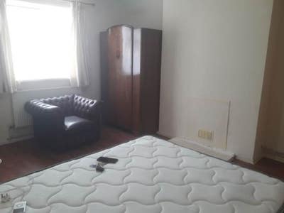 Large Room to Rent – Hounslow – TW3 Main Photo