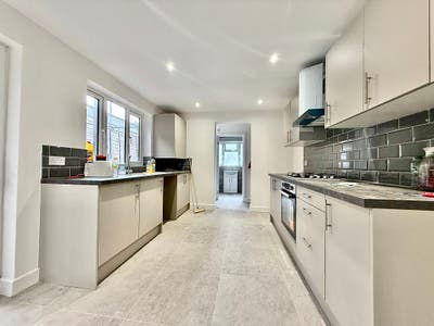 Fully refurbished House near Forest Gate Main Photo