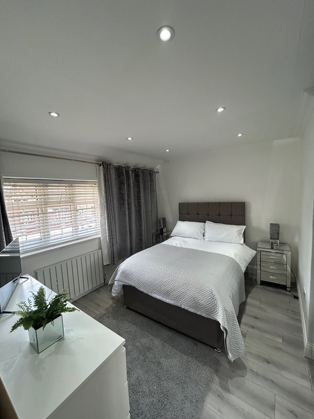 Freshly decorated Double room +box room  Main Photo