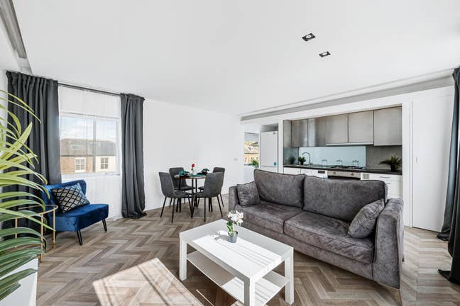 2 Bedroom flat to rent - available - NOW ! Main Photo