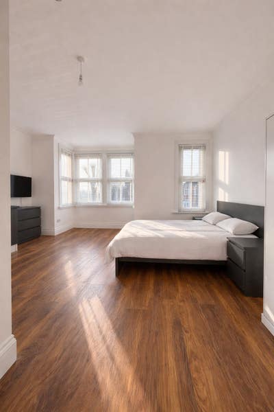 Brand New Super King En-Suite with Its Own in-Room Main Photo