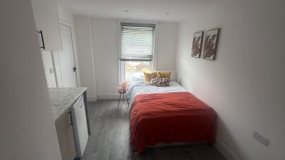  DSS - Studio Flat Available in Whyteleafe CR3 Main Photo