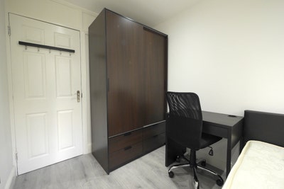 1 Double Room - Now Available! 😊 Main Photo