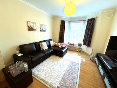 3 Bed House Seven Kings with 2 Bathrooms &pound;2395pcm Main Photo