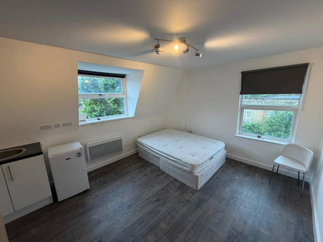 DSS - Studio Flat Available in Leyton E10 Main Photo